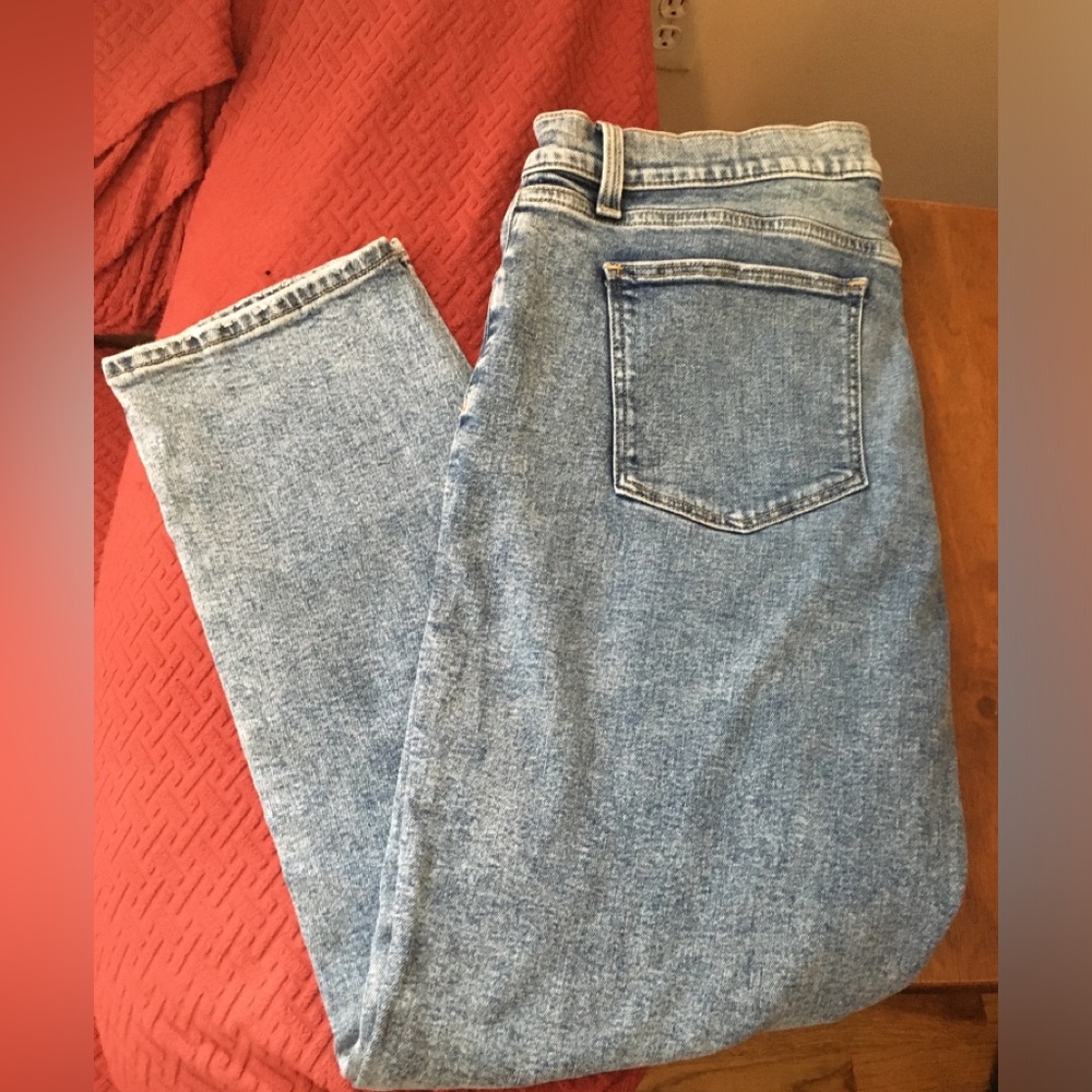 Joes jeans The Bobby mid rise tapered boyfriend.